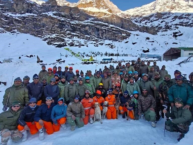 60 saatlıq xilasetmə əməliyyatı: 46 işçi xilas edilib, 8 nəfər ölüb