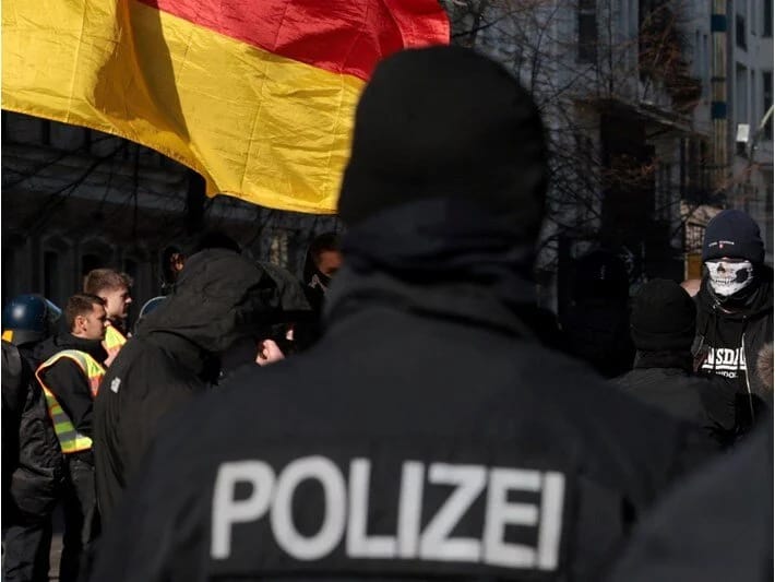 Berlində türk marketlər şəbəkəsinin filiallarına silahlı hücum olub