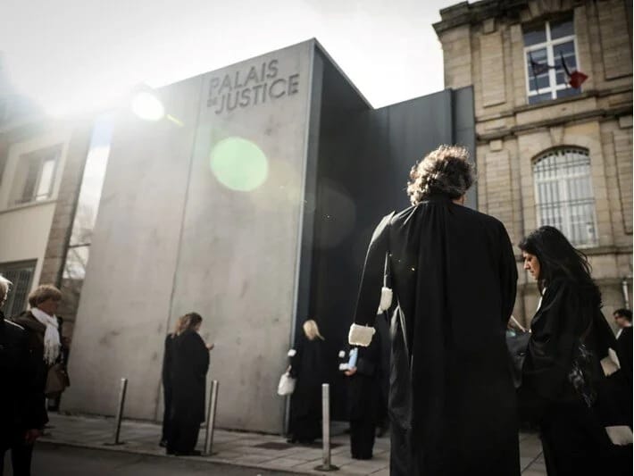 Fransada Dövlət Şurası vəkillərə hicab qadağasını təsdiqləyib