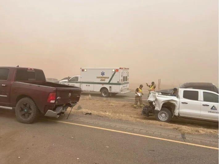 ABŞ-da görmə məsafəsi sıfıra enib: Qum fırtınası yol qəzalarına səbəb olub