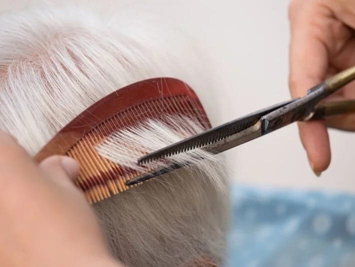 Dünyanın ən yaşlı qadın bərbəri adını qazanaraq rekordlar kitabına düşüb