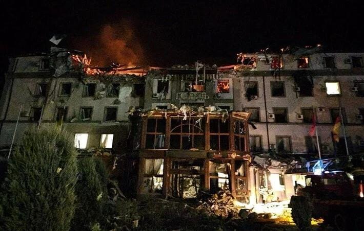 Rusiya raketləri Zelenskinin məmləkətini vurdu: 3 ölü, 31 yaralı