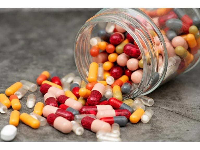 Alimlərin təbii antibiotiklər kəşfi: Hüceyrələrin mikroblara qarşı gizli silahı