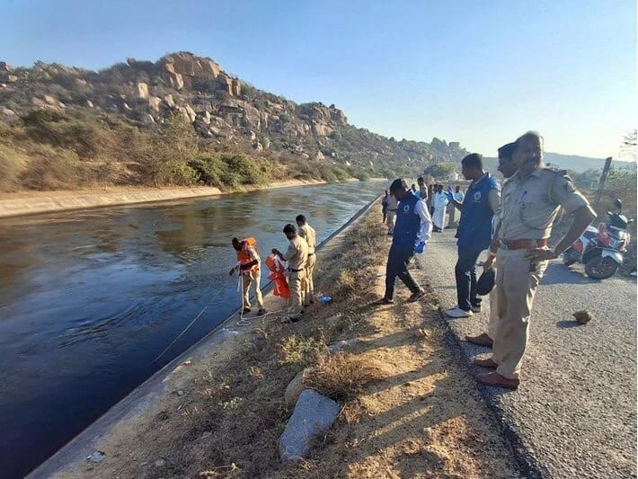 Hindistanda dəstə zorlaması: Dostlarını xilas etməyə çalışarkən öldürüldü
