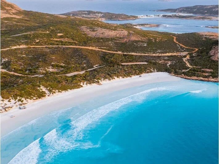 Köpək balığının hücumuna məruz qalan sörfçü yoxa çıxıb