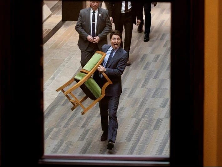 Trüdo kreslosunu götürüb getdi: Sonuncu dəfə xalqdan oğurladı