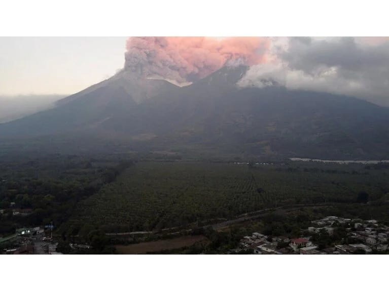 Fueqo vulkanı püskürdü, 30 min adamın təxliyəsi gözlənilir