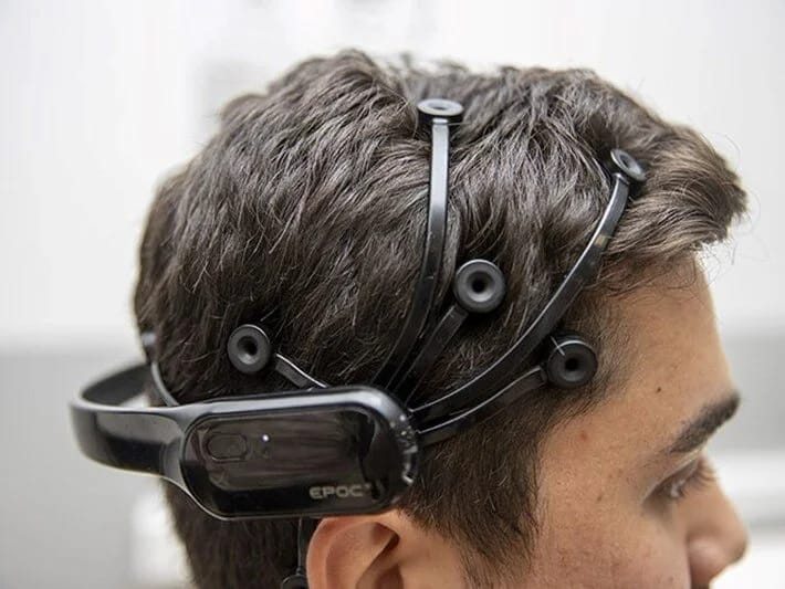 Tibb dünyasında inqilab: İflicli adam robot qolunu düşüncə gücü ilə hərəkət etdirdi 