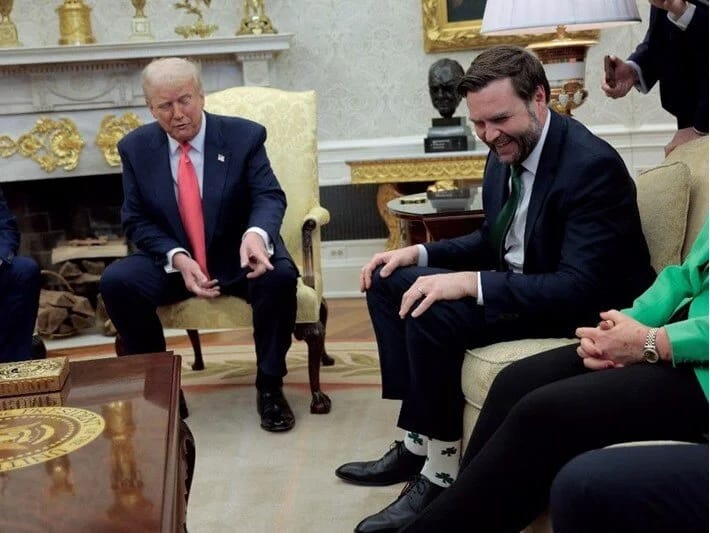 Yonca naxışlı corablar görüşdə iz buraxdı