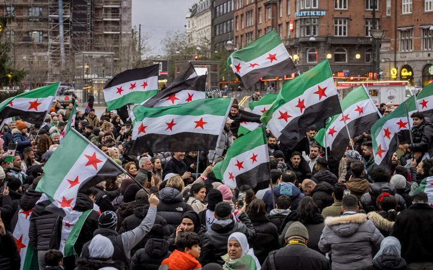 Suriyada keçid dövrü üçün konstitusiya bəyannaməsi imzalanıb