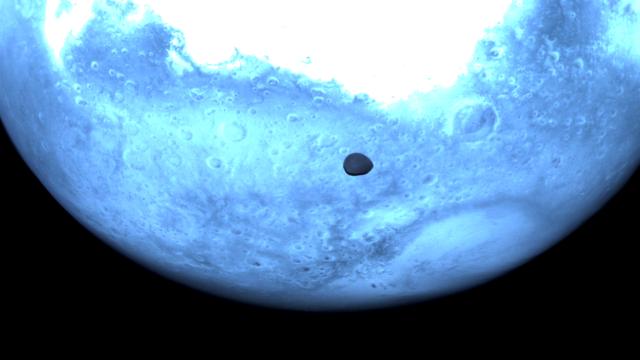 Marsın sirli peyki Deimosun nadir görüntüləri yayılıb