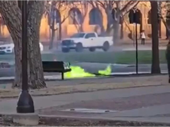 Kanalizasiya qapaqlarından yaşıl alovlar yüksəldi: Universitet müvəqqəti olaraq bağlandı 