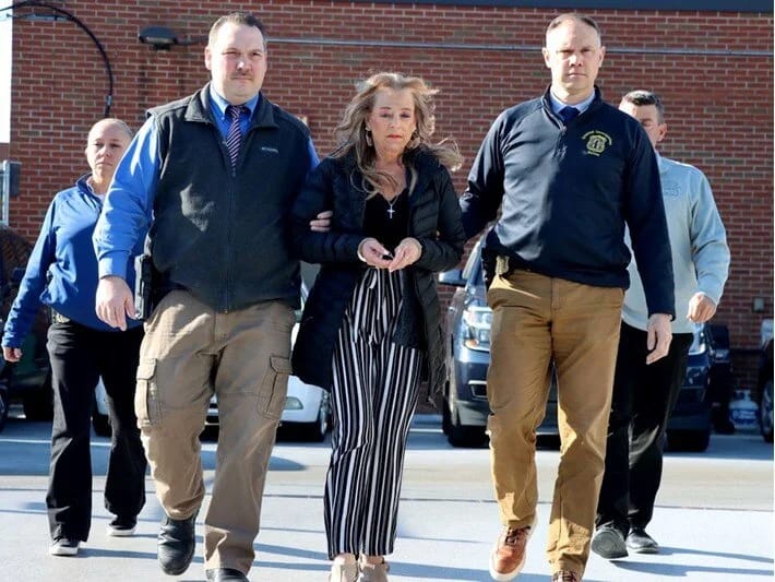 ABŞ-da ögey ana dəhşəti: 20 il kilid altında yaşadı