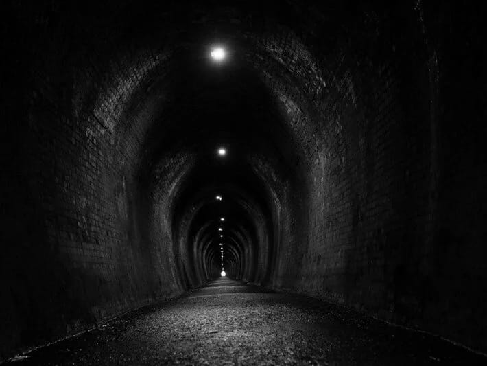 Qatar stansiyasındakı sirli tunellər: Hara apardıqları bilinmir! 