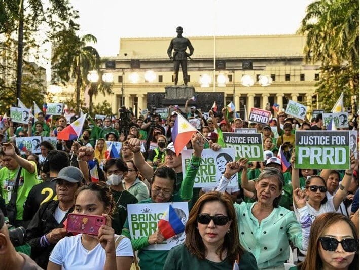 Filippində minlərlə insan Duterte üçün yürüş keçirib
