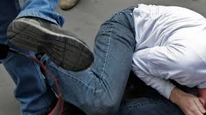 Bakıda kişini evinin qabağında döyüb qarət etdilər