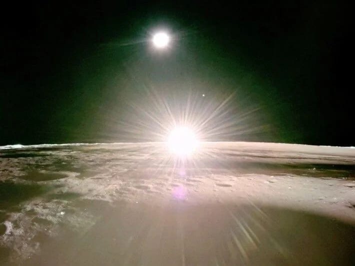 NASA bir ilk paylaşdı: Ayda gün batımı belə görünür