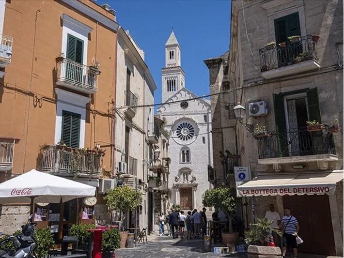 İtaliyada evlər qəhvə puluna satılır! Cəmi 1 avro