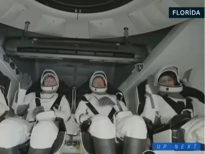 Kosmosda qapalı qalan astronavtlar geri döndü