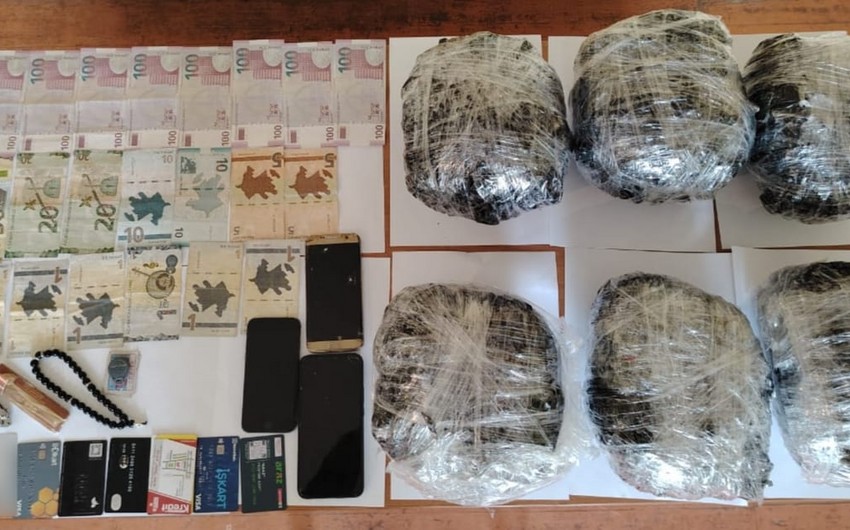 PUA ilə ölkə ərazisinə atılan narkotiki götürmək istəyən şəxslər saxlanılıb