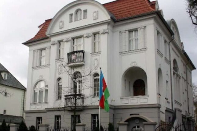 Almaniya səfirliyinə ağır ittiham: “Vizanı 500-1000 manata satırlar”