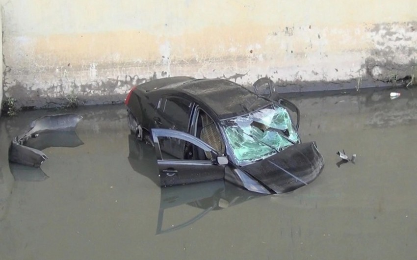 Gürcüstanda avtomobil çaya düşüb, üç nəfər ölüb