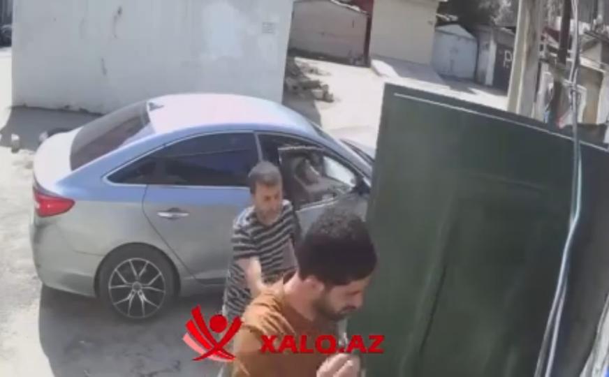 Bakıda yaşlı insanların evinə girib döydülər- Video