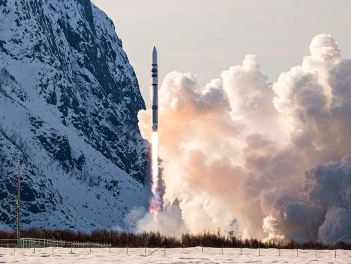 Avropanın ilk orbital raketi yerə çırpıldı