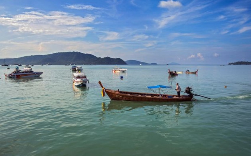 Tailandda turistləri daşıyan kater partlayıb