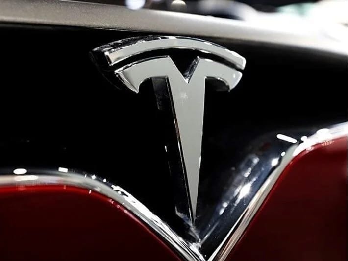 İtaliyada Tesla dilerində yanğın: 17 avtomobil kül oldu 