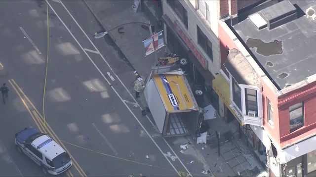 ABŞ-da yük maşını səkidə piyadaları vurub