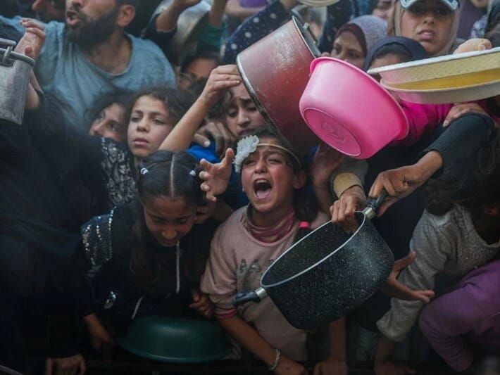 Qəzzada aclıq böhranı: Un ehtiyatları tamamilə tükənib