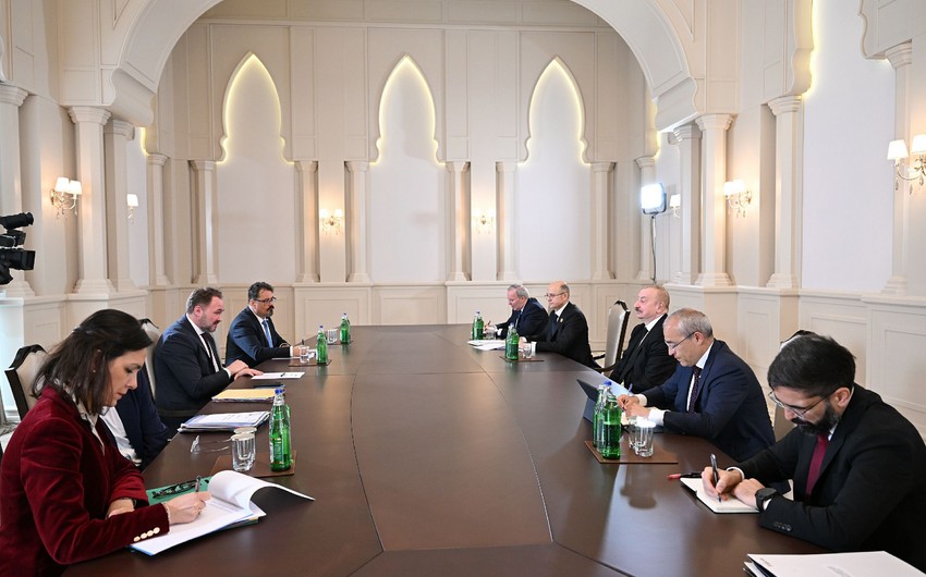 İlham Əliyev Avropa İttifaqının enerji və mənzil məsələləri üzrə komissarını qəbul edib