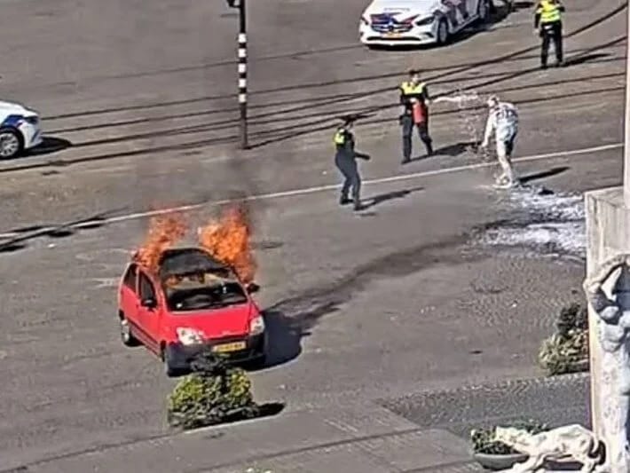 Amsterdamda avtomobil partladı: Sürücü yanğını qəsdən başlatmış ola bilər