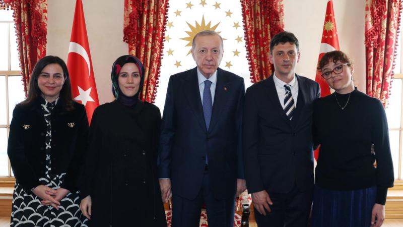 Erdoğan öldürülən 15 yaşlı Ahmetin ailəsi ilə görüşdü