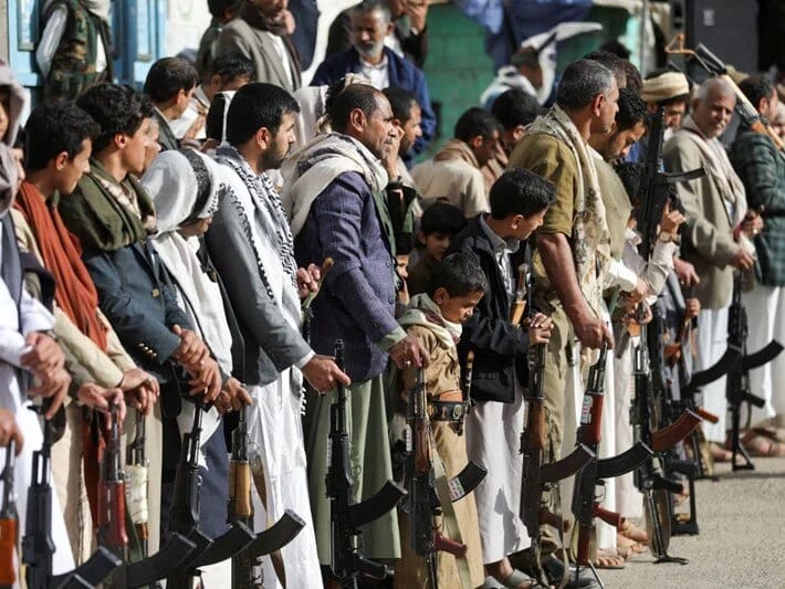 Husilər Qırmızı dənizdə ABŞ-ın 2 hərbi gəmisini hədəfə alıblar