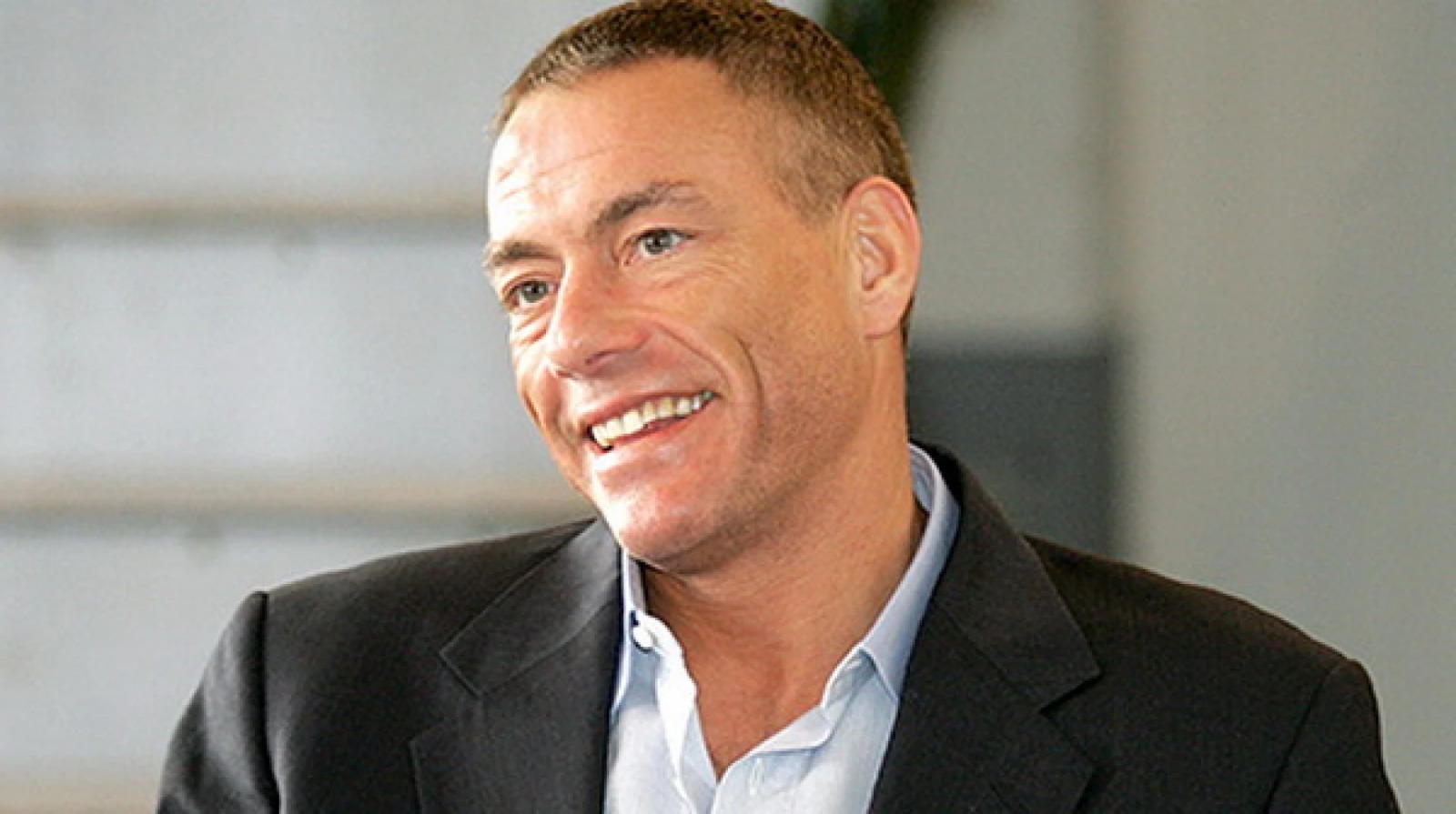 Jan-Klod Van Damm uşaq alveri ittihamlarına cavab verib