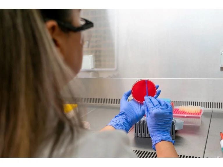 151 nəfərin ölümünə səbəb olan epidemiya narahatlıq yaradıb: Səlahiyyətlilər 3 əlamət barədə xəbərdarlıq edir 