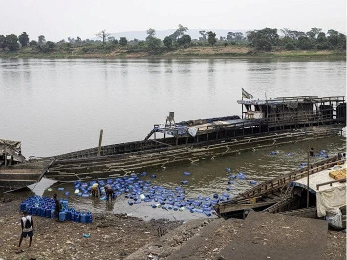 Konqo çayında qayıq aşıb, 50 nəfər ölüb