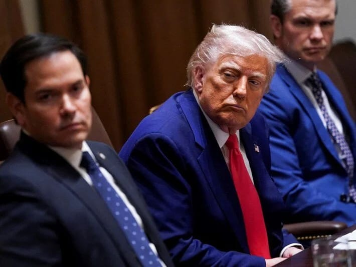 Tramp administrasiyası immiqrantları yaşayan ölülər siyahısına əlavə edib