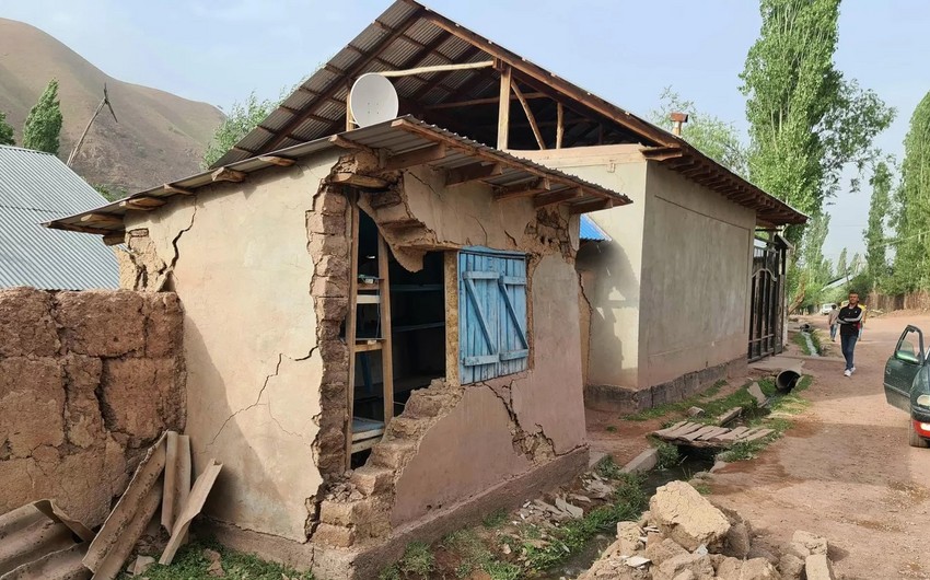 Tacikistanda zəlzələdən sonra təxminən 100 ev dağılıb