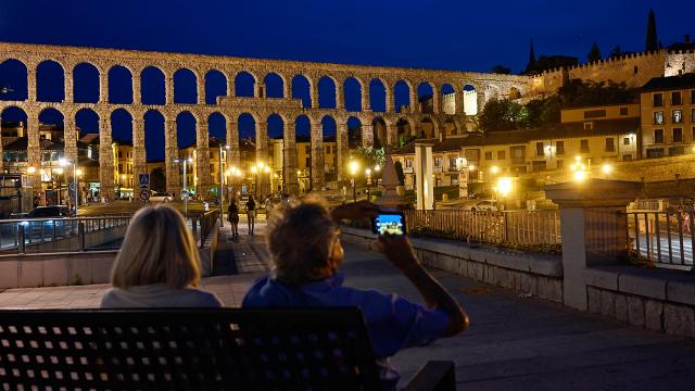 İngilis turist İspaniyada tarixi Roma su kəmərindən yıxılaraq ölüb