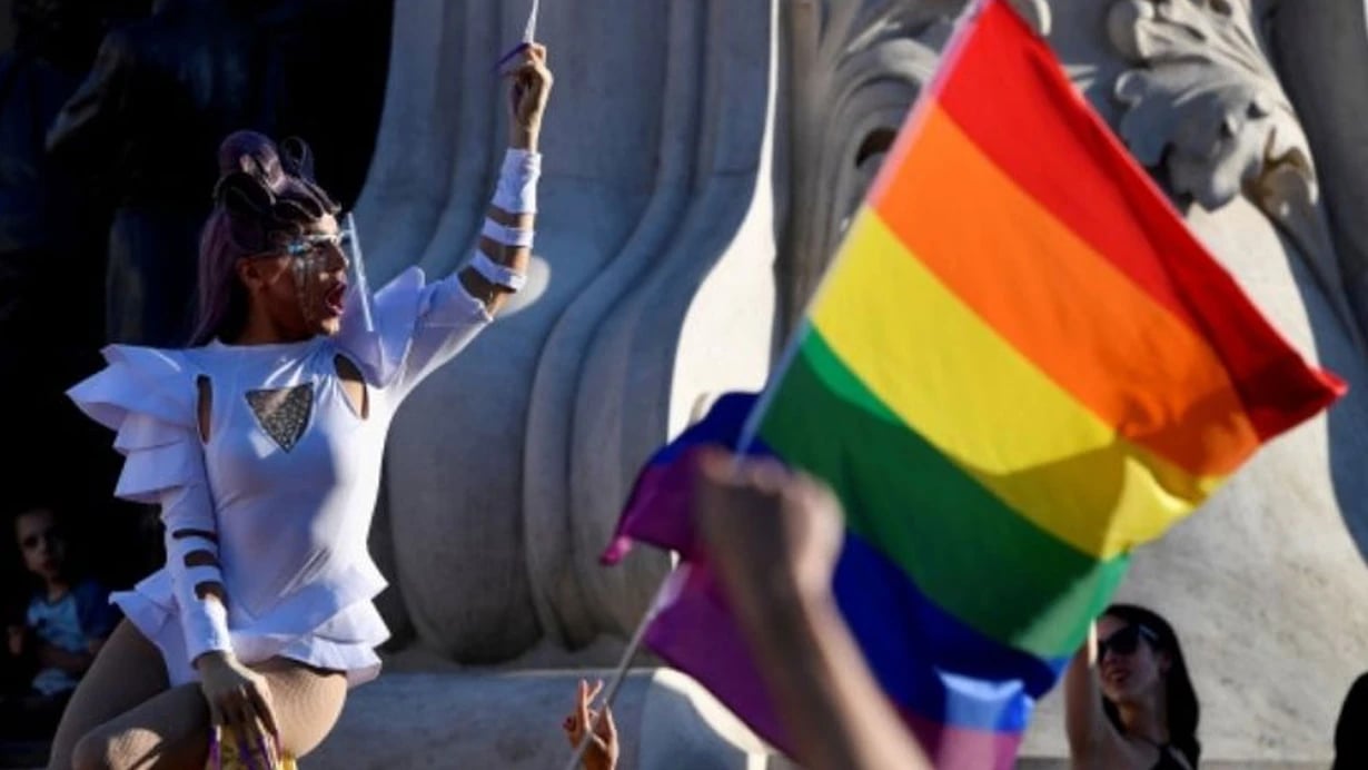 Macarıstanda LGBT fəaliyyətləri qadağan edildi