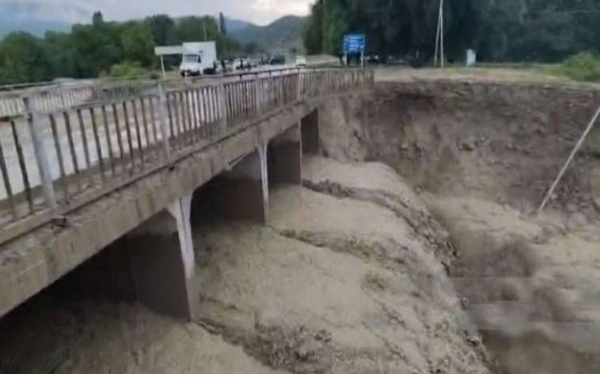 Şabranda çaydan iki meyit tapılıb