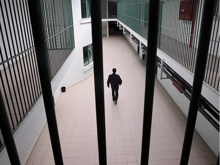 Nyu Yorkda 10 mühafizəçi məhbusu döyərək öldürüb