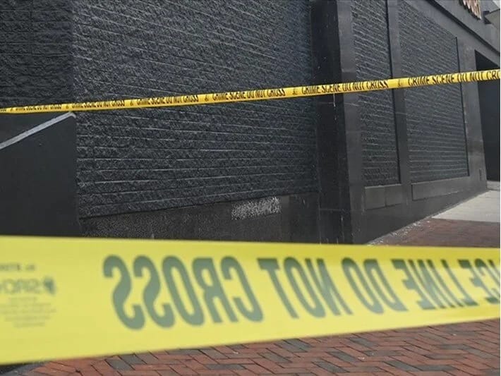 Divar sındıraraq 10 milyon dollar dəyərində zinət əşyaları oğurladılar