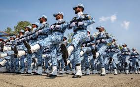 İranda ordu gününə həsr olunan hərbi parad keçirilib