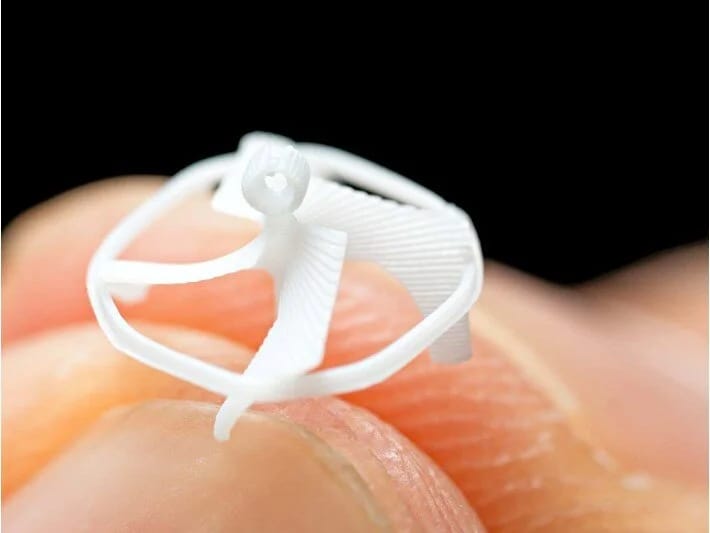 Dünyanın ən kiçik uçan robotu: Kabelsiz idarə oluna bilir