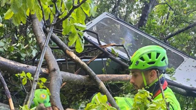 İtaliyada dəhşətli qəza: Kanat yerə çırpıldı