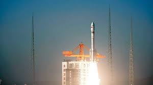 Çin kosmosa altı peyki birdən çıxartdı